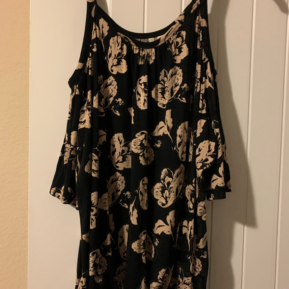 Women’s Black and Tan cold should top size 18/2